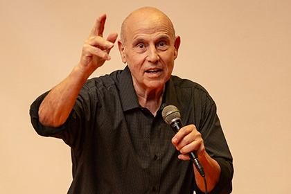 דיוקן של צביקה קרוכמל